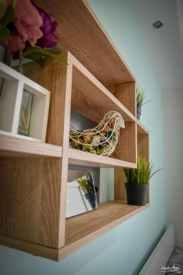 Lovely Central Apartment With Free Parking, Koezponthoz Koezeli 3 Szobas Lakas Дьёр Экстерьер фото
