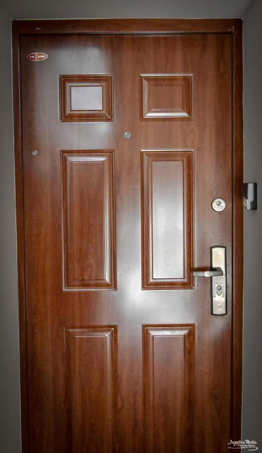 Lovely Central Apartment With Free Parking, Koezponthoz Koezeli 3 Szobas Lakas Дьёр Экстерьер фото