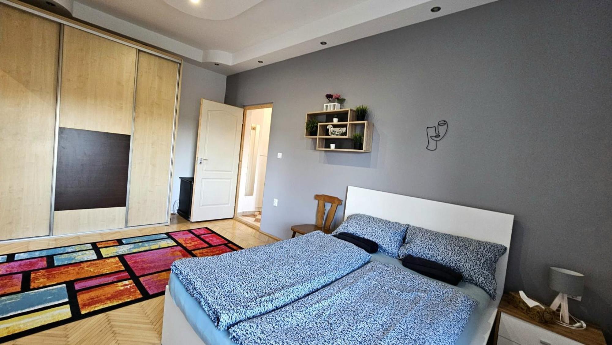 Lovely Central Apartment With Free Parking, Koezponthoz Koezeli 3 Szobas Lakas Дьёр Экстерьер фото