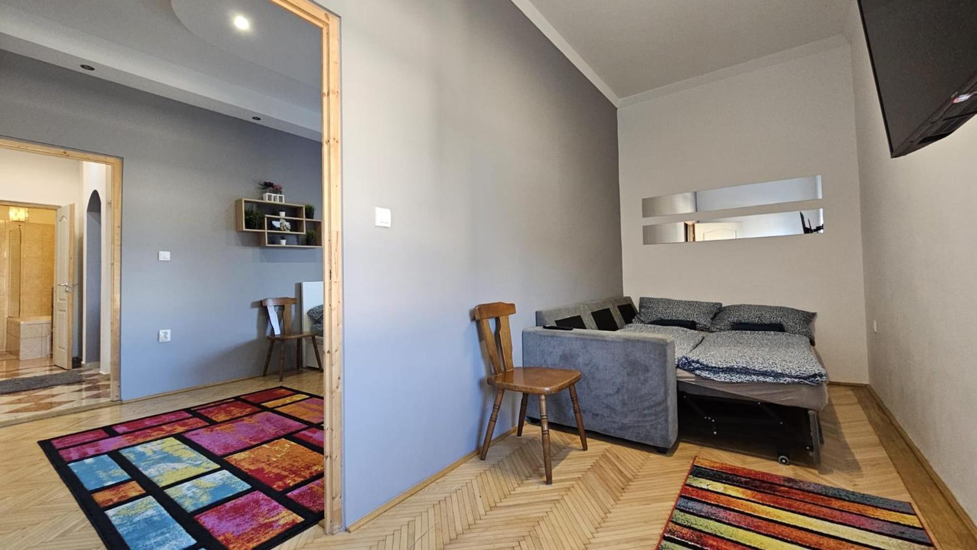 Lovely Central Apartment With Free Parking, Koezponthoz Koezeli 3 Szobas Lakas Дьёр Экстерьер фото