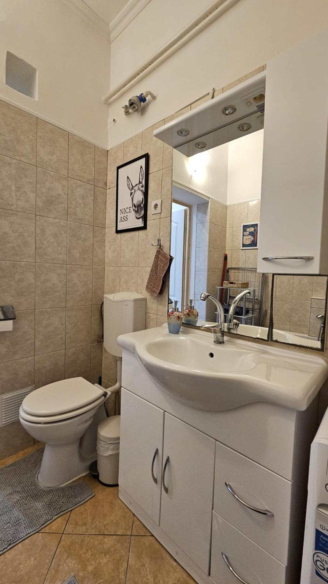 Lovely Central Apartment With Free Parking, Koezponthoz Koezeli 3 Szobas Lakas Дьёр Экстерьер фото
