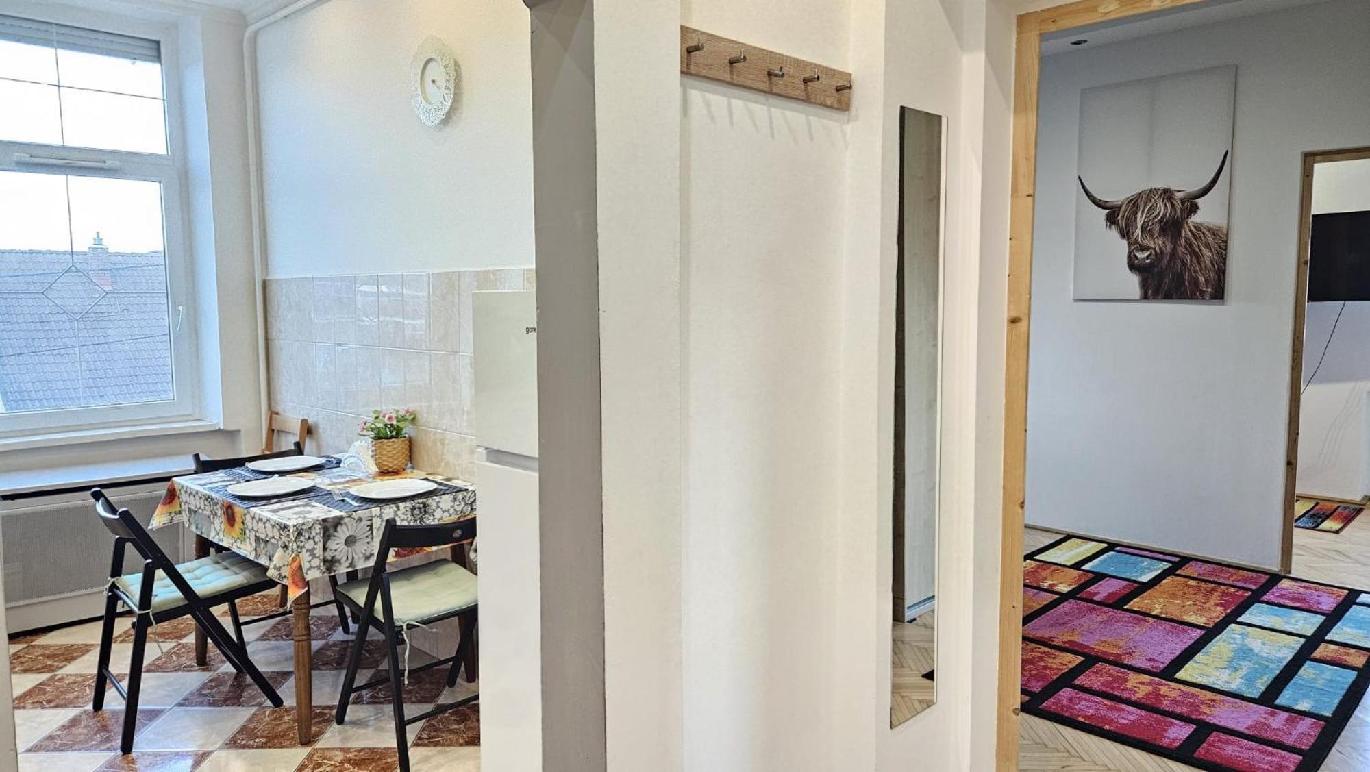 Lovely Central Apartment With Free Parking, Koezponthoz Koezeli 3 Szobas Lakas Дьёр Экстерьер фото