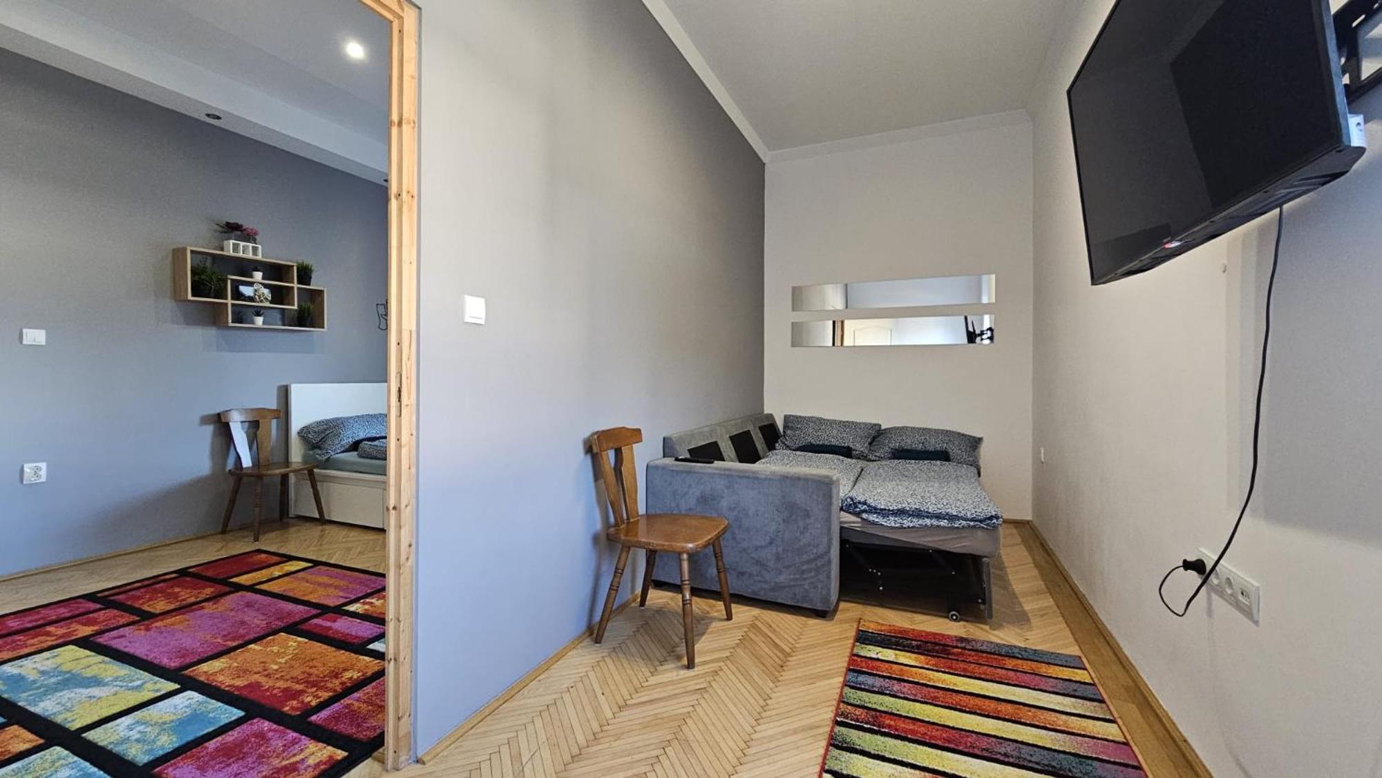 Lovely Central Apartment With Free Parking, Koezponthoz Koezeli 3 Szobas Lakas Дьёр Экстерьер фото