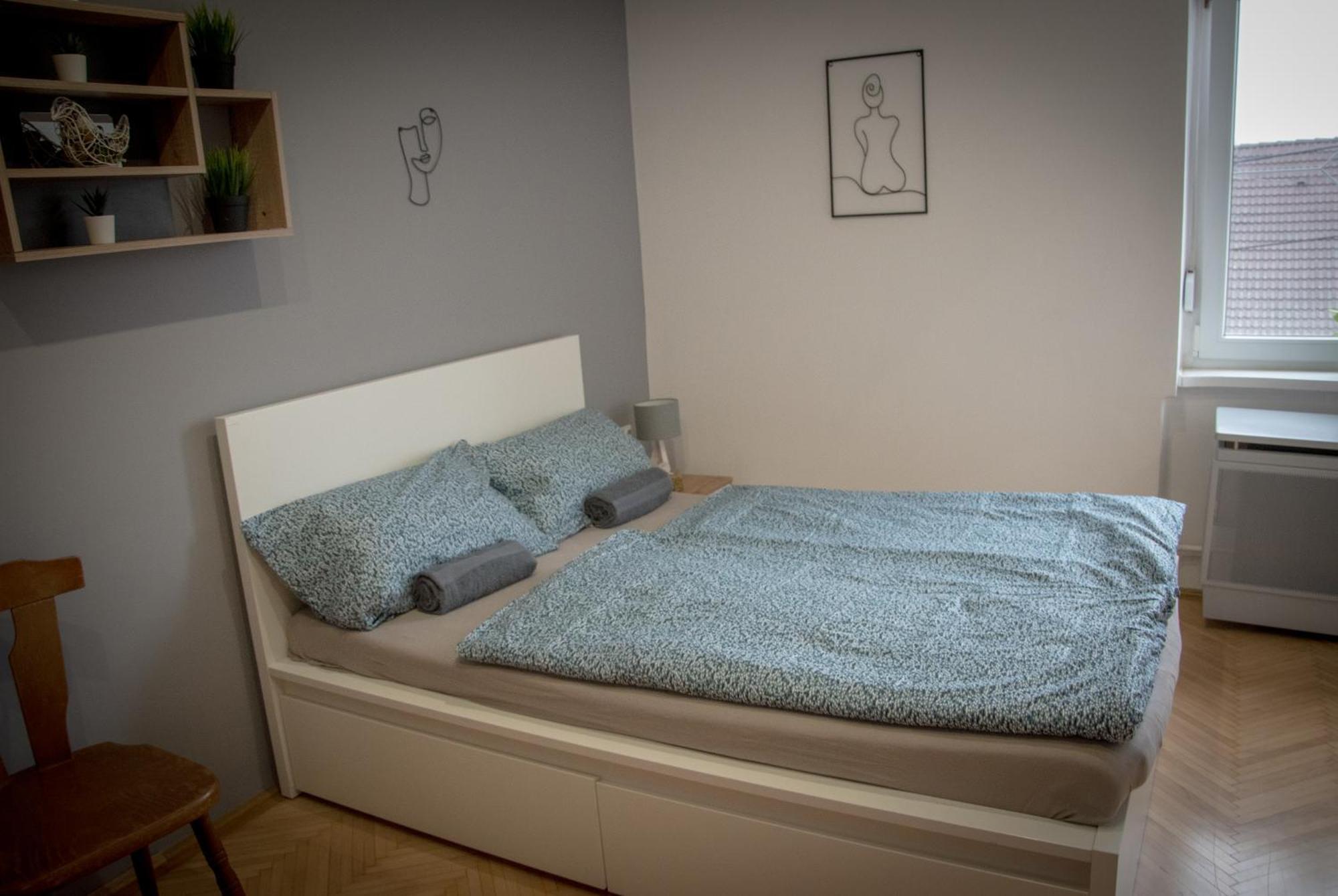 Lovely Central Apartment With Free Parking, Koezponthoz Koezeli 3 Szobas Lakas Дьёр Экстерьер фото
