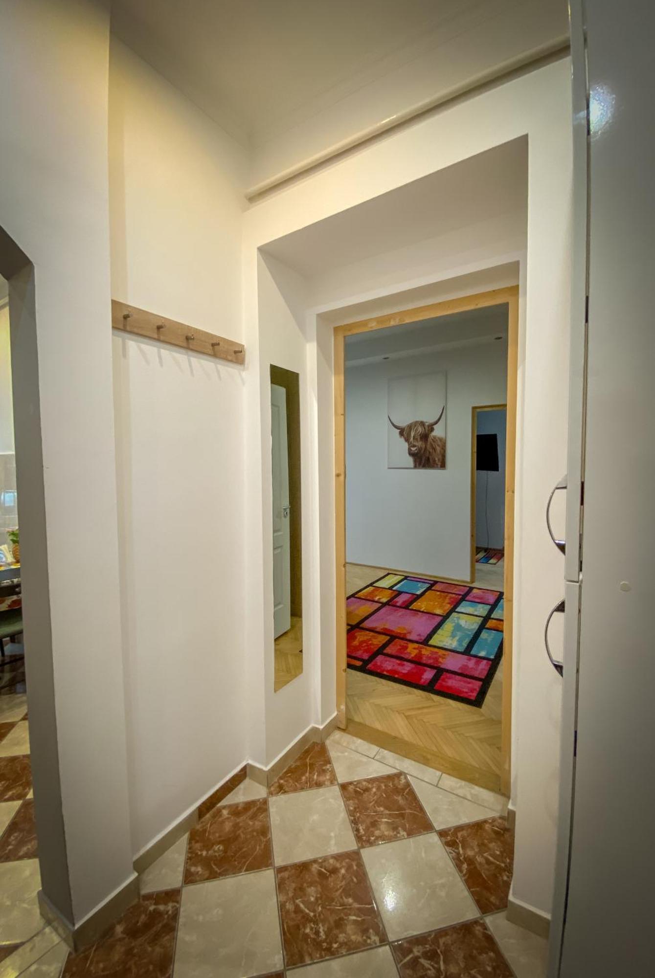 Lovely Central Apartment With Free Parking, Koezponthoz Koezeli 3 Szobas Lakas Дьёр Экстерьер фото