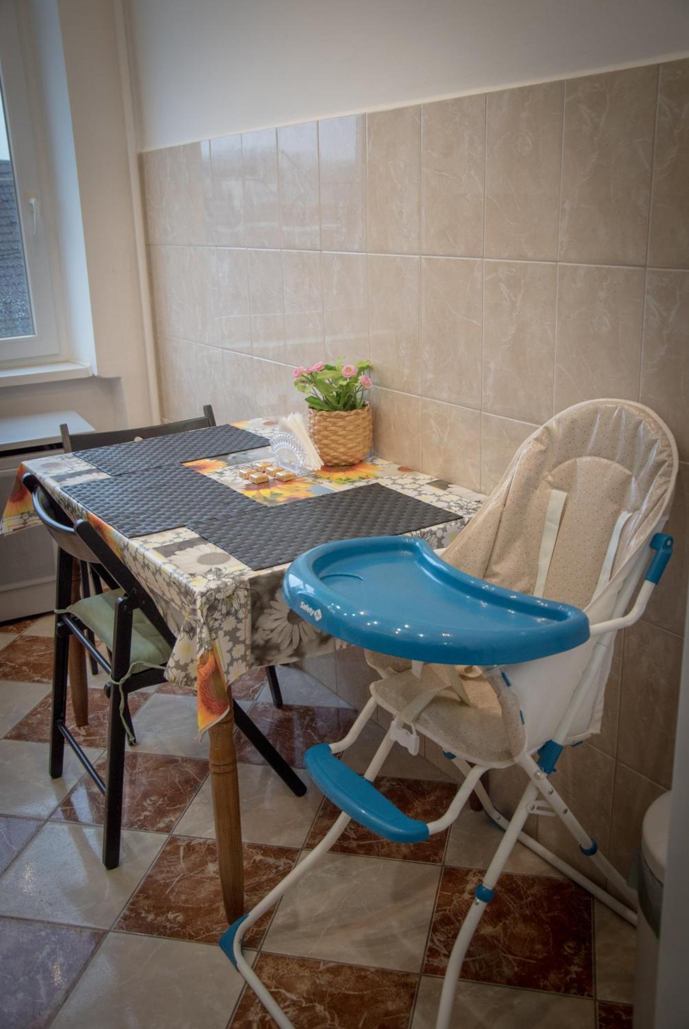 Lovely Central Apartment With Free Parking, Koezponthoz Koezeli 3 Szobas Lakas Дьёр Экстерьер фото