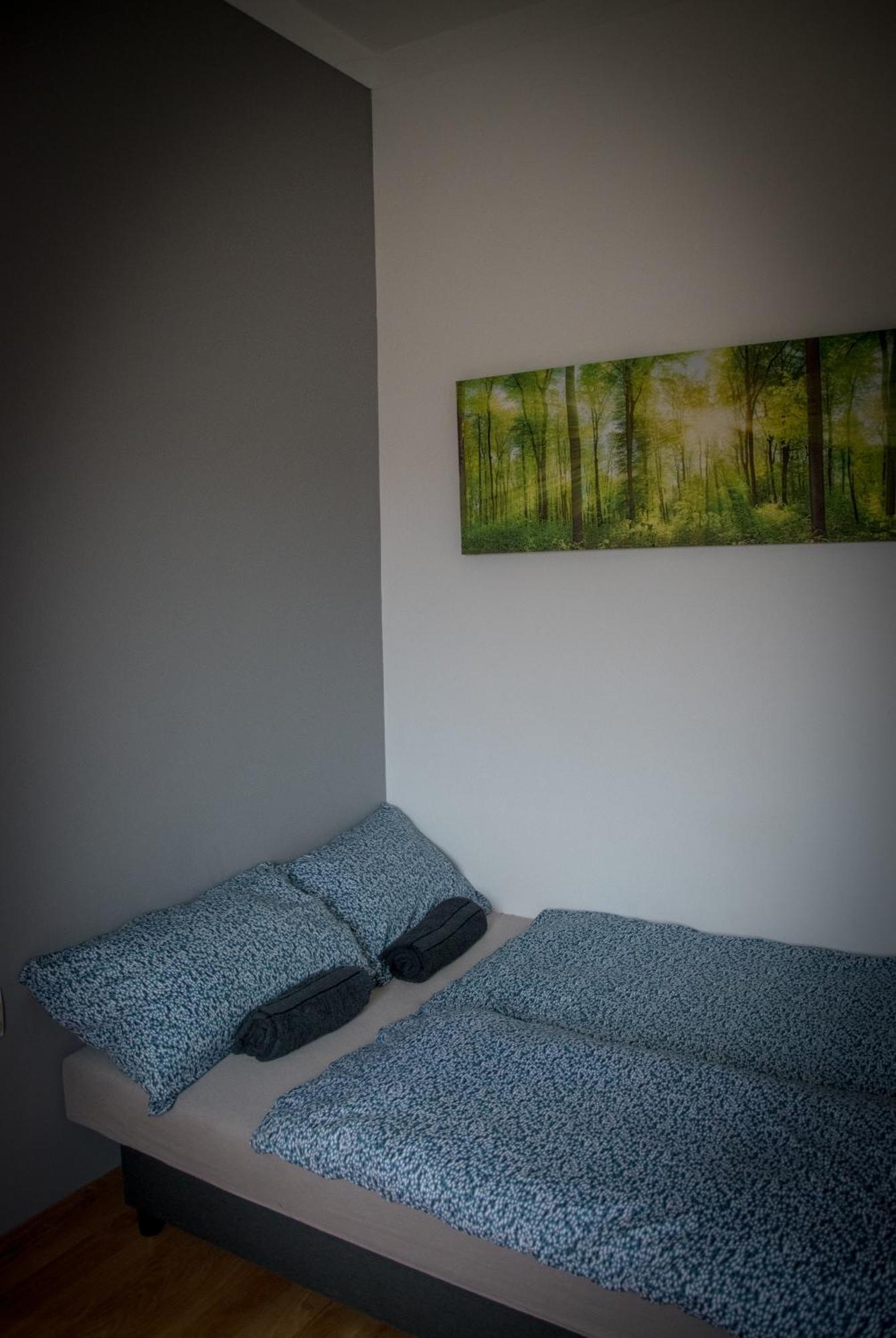 Lovely Central Apartment With Free Parking, Koezponthoz Koezeli 3 Szobas Lakas Дьёр Экстерьер фото