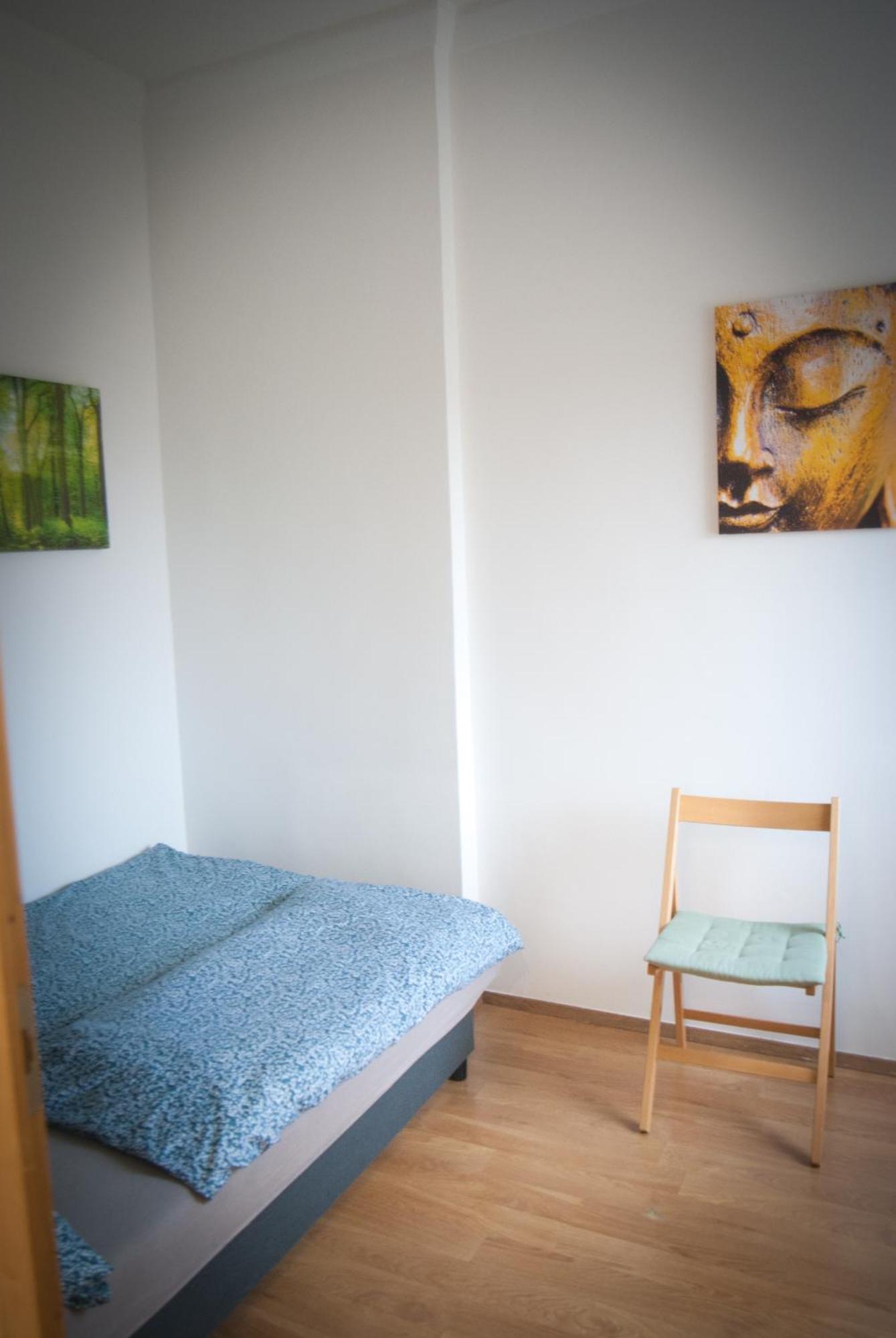 Lovely Central Apartment With Free Parking, Koezponthoz Koezeli 3 Szobas Lakas Дьёр Экстерьер фото